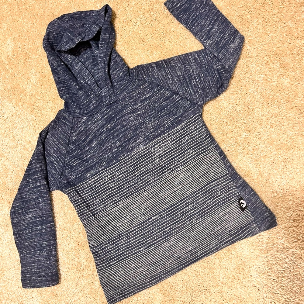 Hooded long sleeve shirt